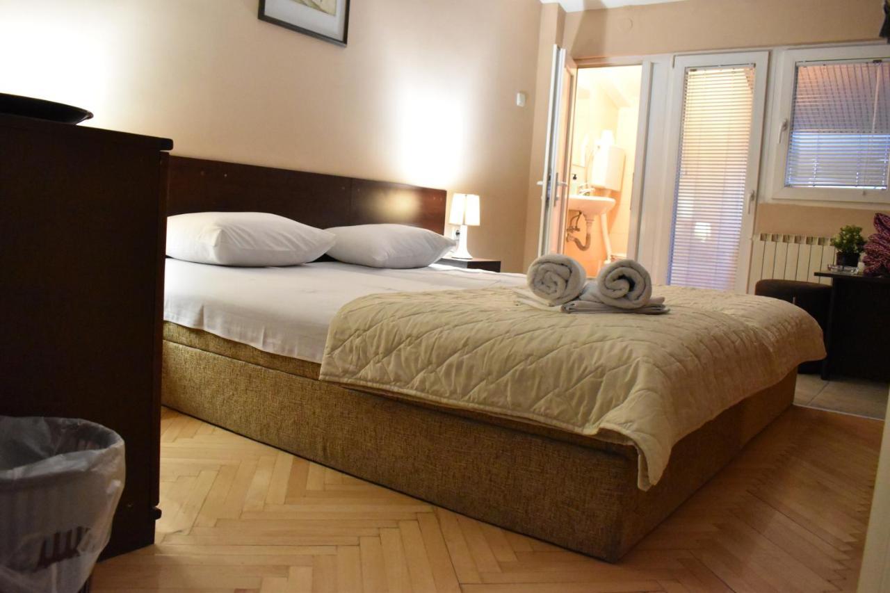 Guest House Kozle Skopje Ngoại thất bức ảnh